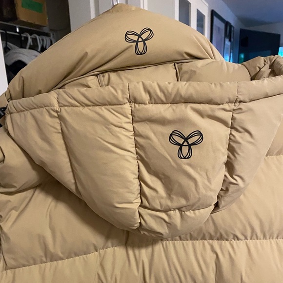 Aritzia Superpuff long vest - Picture 4 of 4